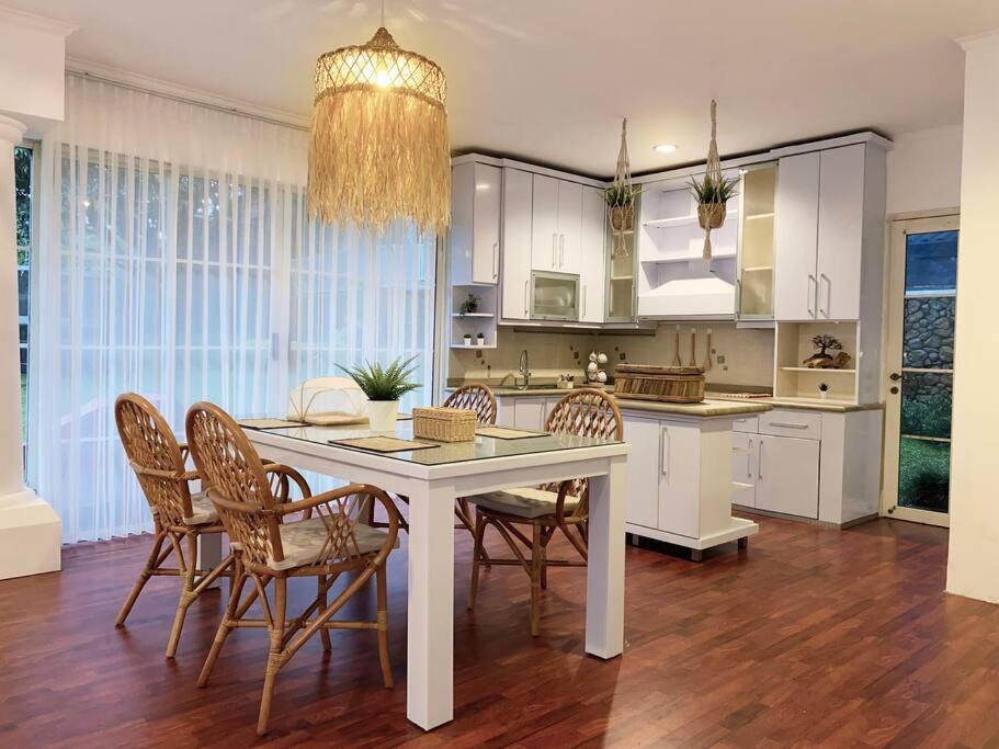Tropical Villa By Villapedia Citaringgul Exteriör bild